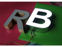 LED樹脂發光字廠家的制作方法是什么呢？山西德軒做字廠和您分析